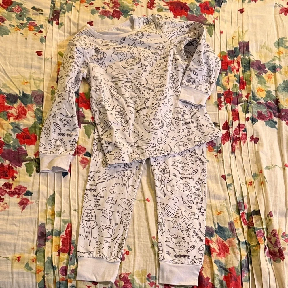 Color Me! NWOT Kids White Space Patterned Pajamas